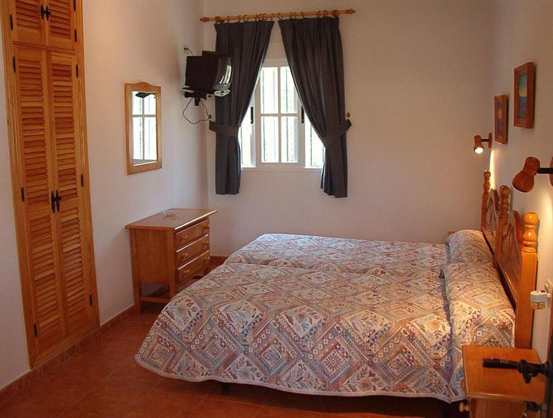 Hostal Las Acacias Los Canos De Meca Cameră foto